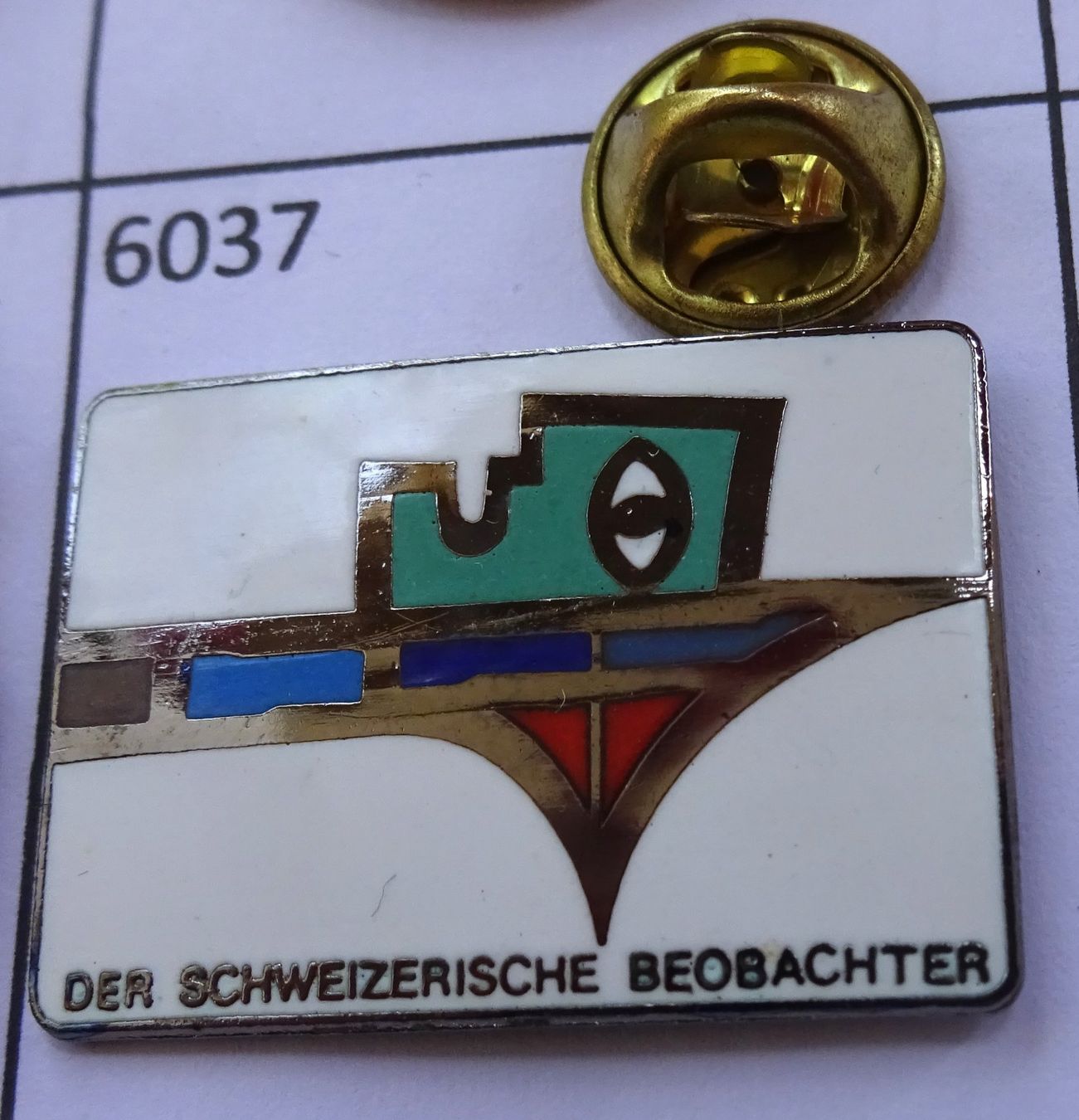 Plaquettes & Badges: Pin Der SCHWEIZER Beobachter – D'occasion à Utzenstorf par BUtter81