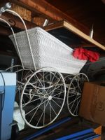 alter Kinderwagen