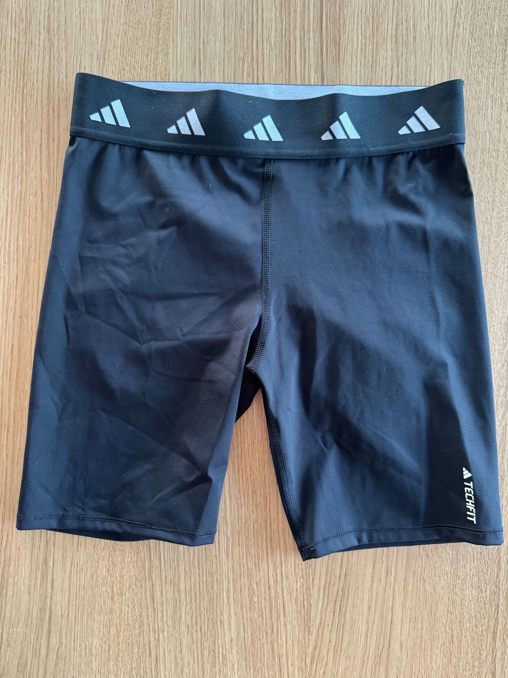 Adidas Pantaloni: Adidas Techfit Shorts Black Size M – Usato da Zürich venduto da ala_drq8 1