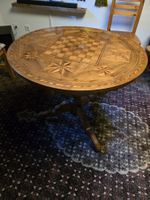 Runder Holztisch mit Intarsien Durchmesser 79 cm