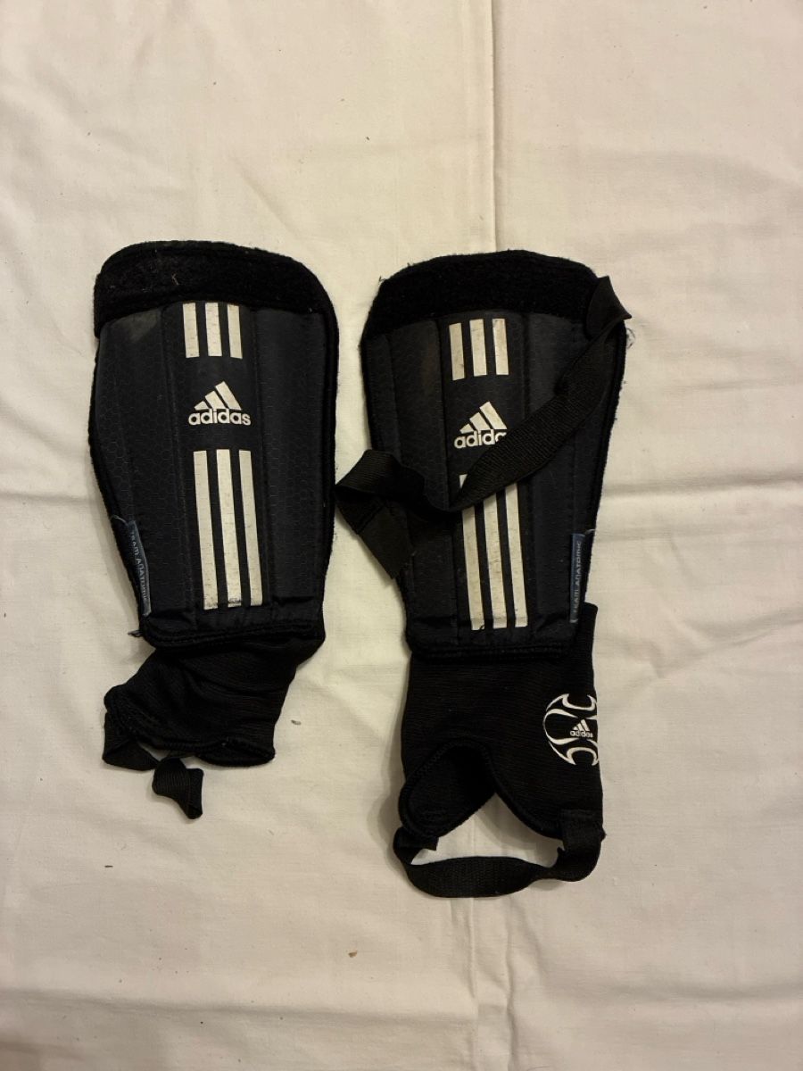 Schutz & Schoner: Schienbeinschoner Adidas – Gebraucht aus Zürich von leo_mdw7