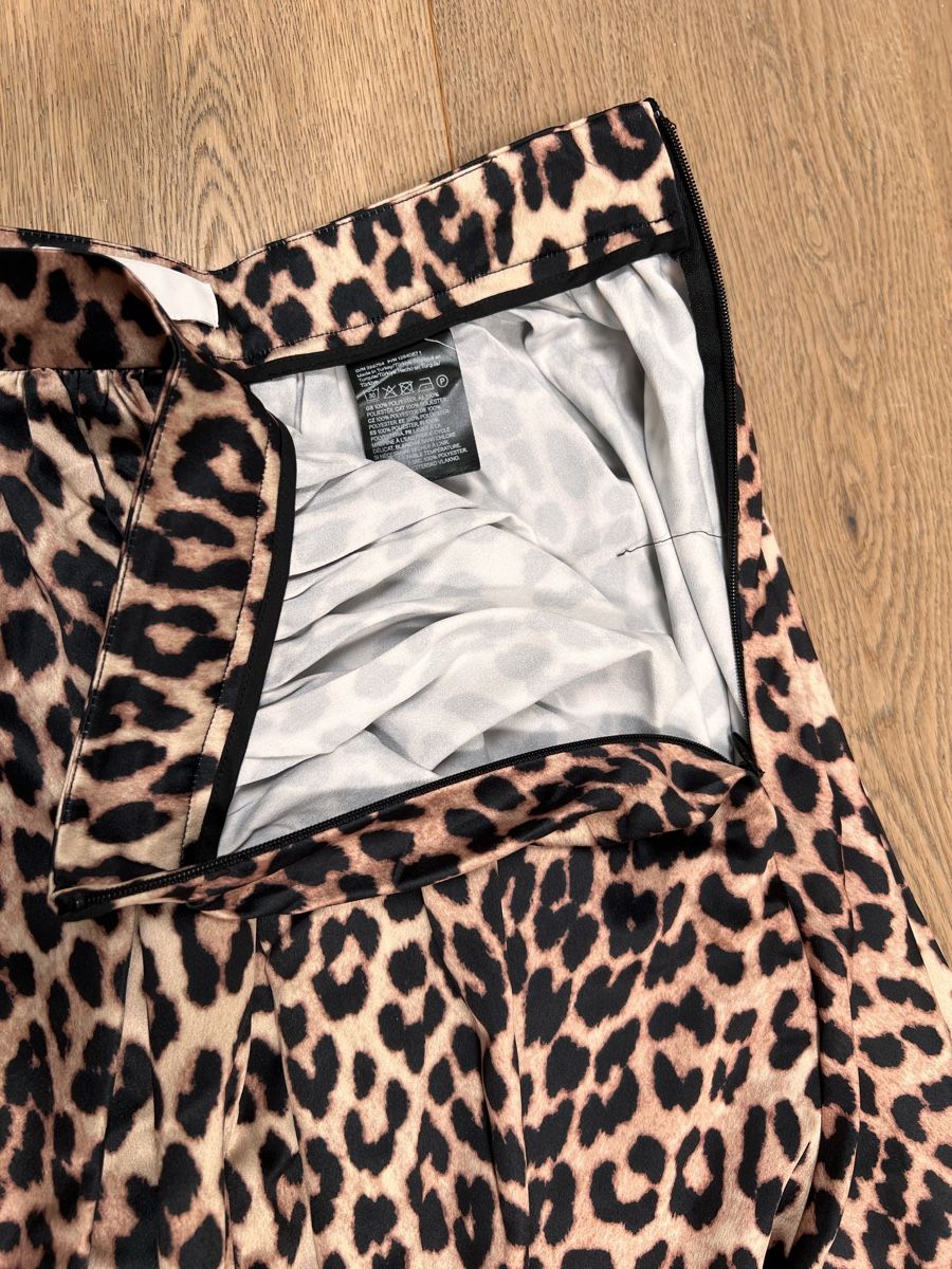 H&M Röcke: Satinjupe H&M NEU! – Neu (gemäss Beschreibung) aus Hertenstein AG von Stadtturm 1