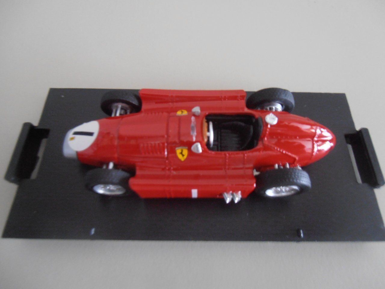 Ferrari Modellini d'auto: Ferrari D50 G.P. Gran Bretagna 1956 1:43 – Nuovo e nell'imballaggio originale da Goldach venduto da Feivel9 4