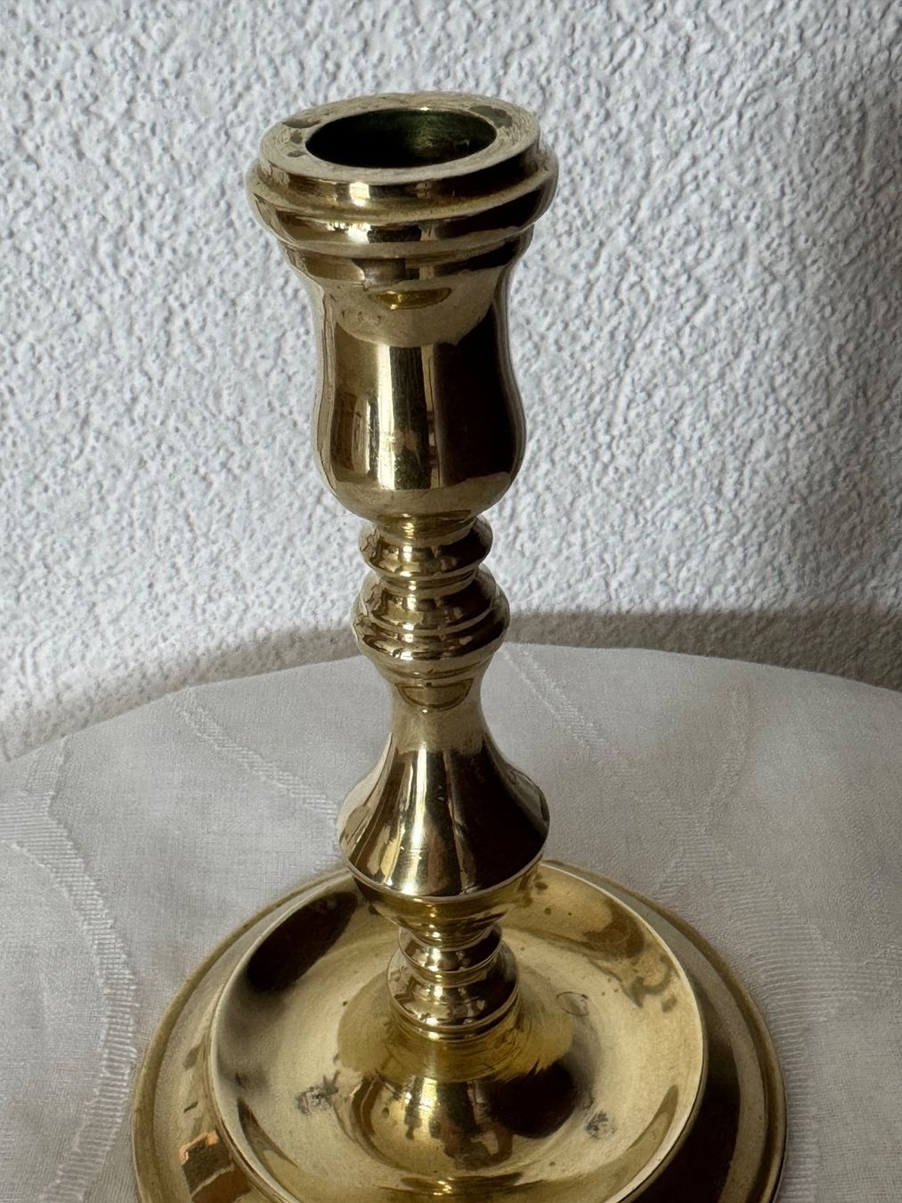 Portacandele: Massiver Kerzenständer aus Messing – Usato da Balsthal venduto da armenharut 2