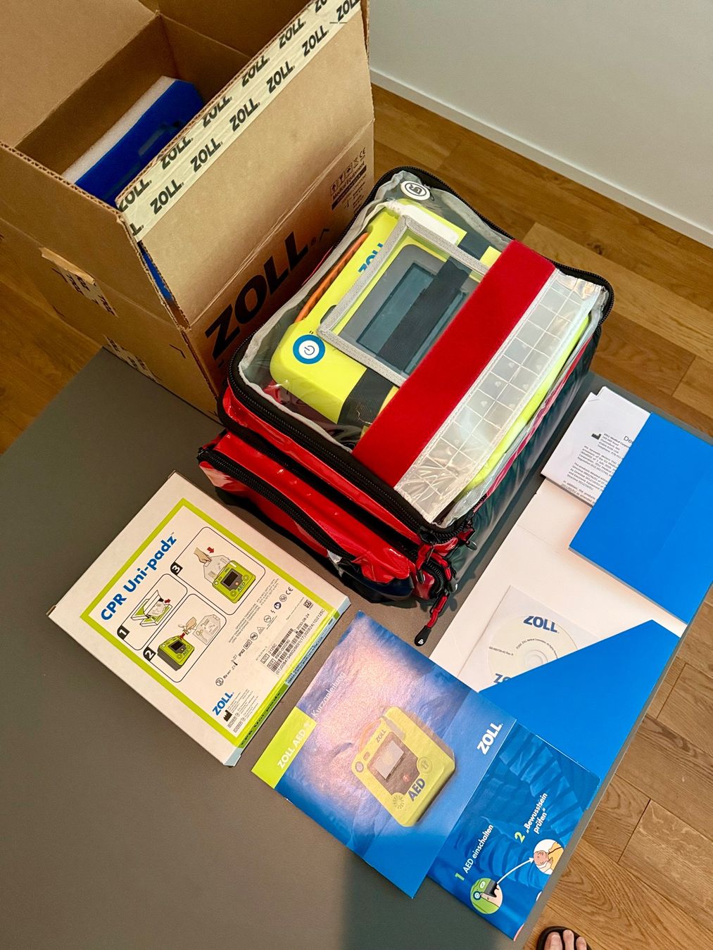 Zoll AED3 Defibrillator Deutsch wie Neu mit Notfalltasche (Neu (gemäss ...