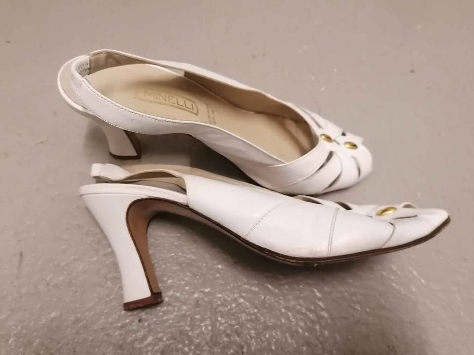 Scarpe da donna: Weisse Schuhe mit Absatz Gr. 38 – Usato da Nänikon venduto da Manta87 1