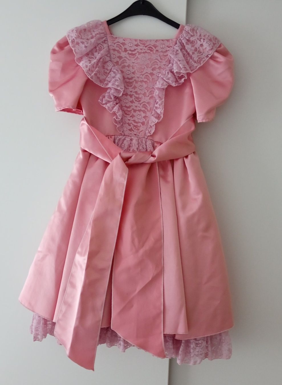 Vestiti & Gonne: Rosa Mädchenkleid Spitze Satin Festlich ca. Gr. 134/140 – Usato da Schwarzenburg venduto da Miri13 1