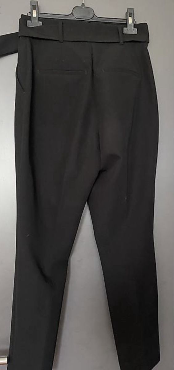 Pantaloni: Schicke, schwarze Stoffhose mit Gürtel – Usato da Embrach venduto da ale_v5qn 1