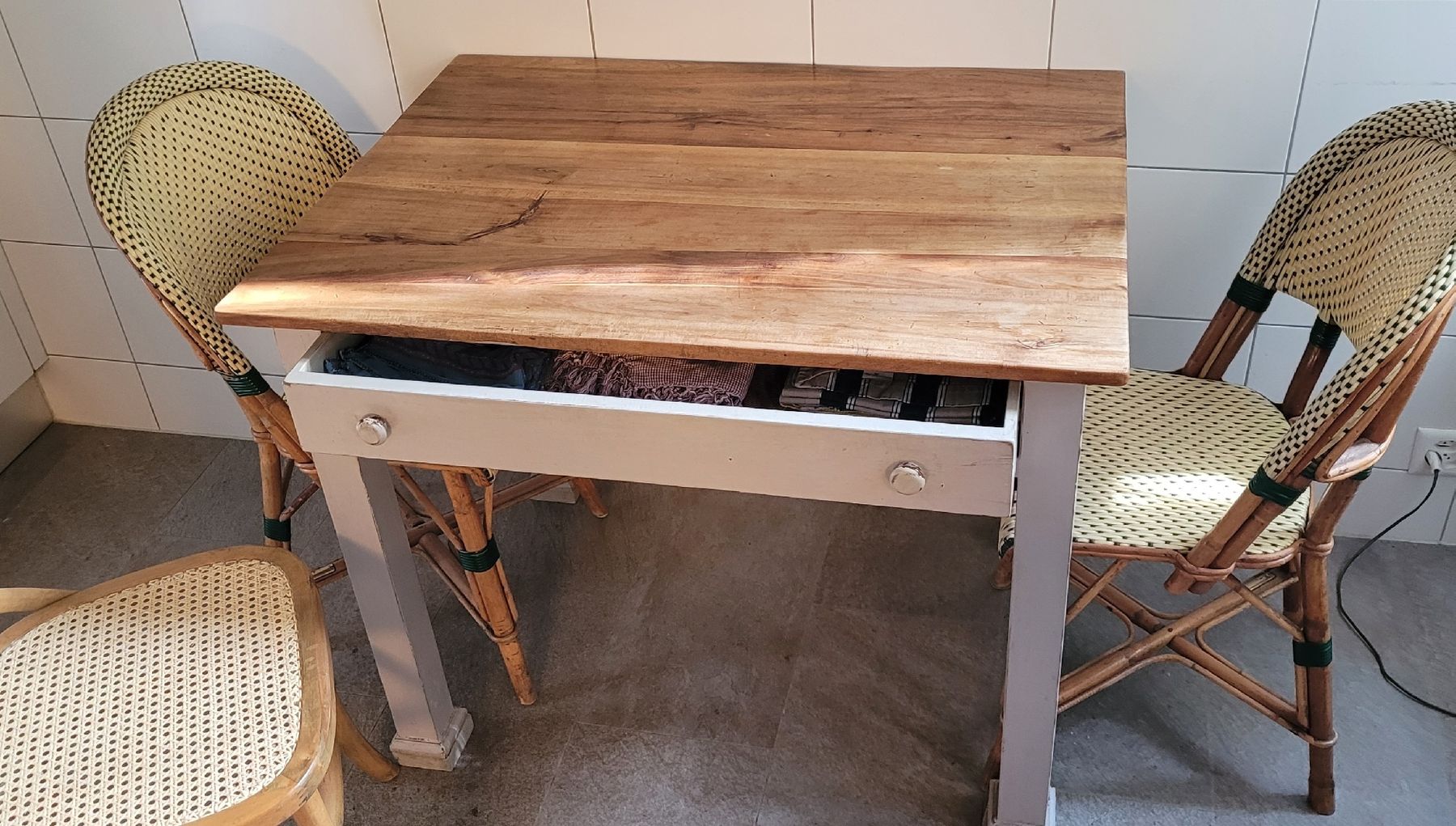 Tavoli: Table de cuisine vintage – Usato da Genève venduto da uneautresaison 2