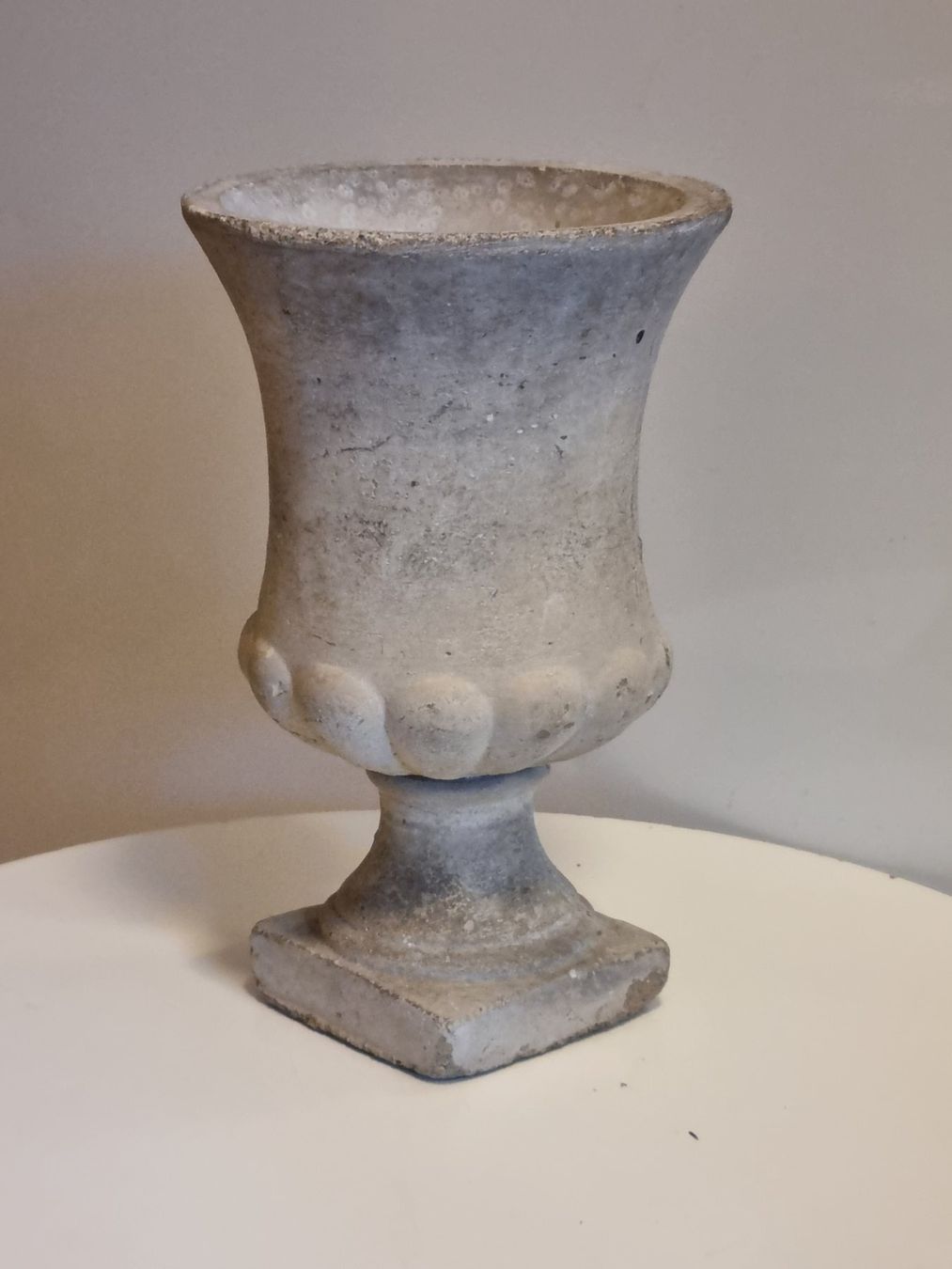 Blumentöpfe: Dekorative Urne im Antikstil ca. 17 cm – Gebraucht aus Scharnachtal von devin03