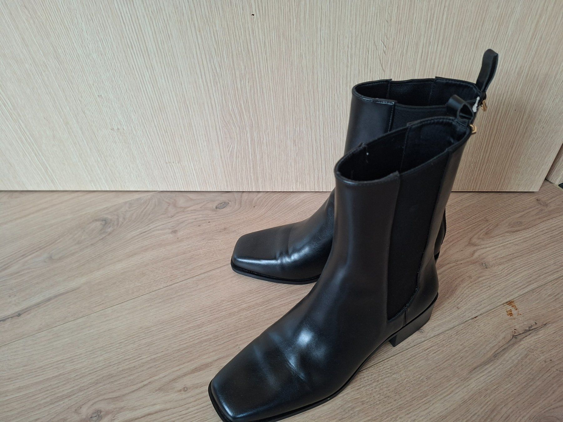H&M Damenschuhe: NEUE schwarze Lederstiefeletten, Grösse 40 – Neu und originalverpackt aus Studen SZ von Koller2525 1