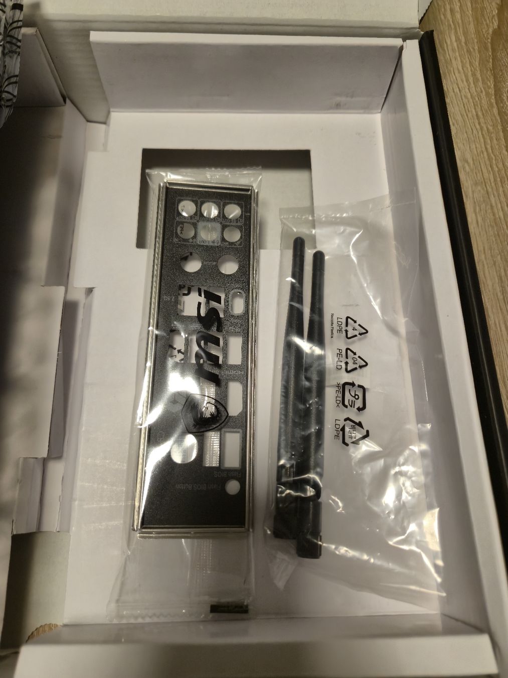 MSI Mainboards: MSI PRO Z790-P WIFI – Neu und originalverpackt aus Frick von dar_r9f9 4