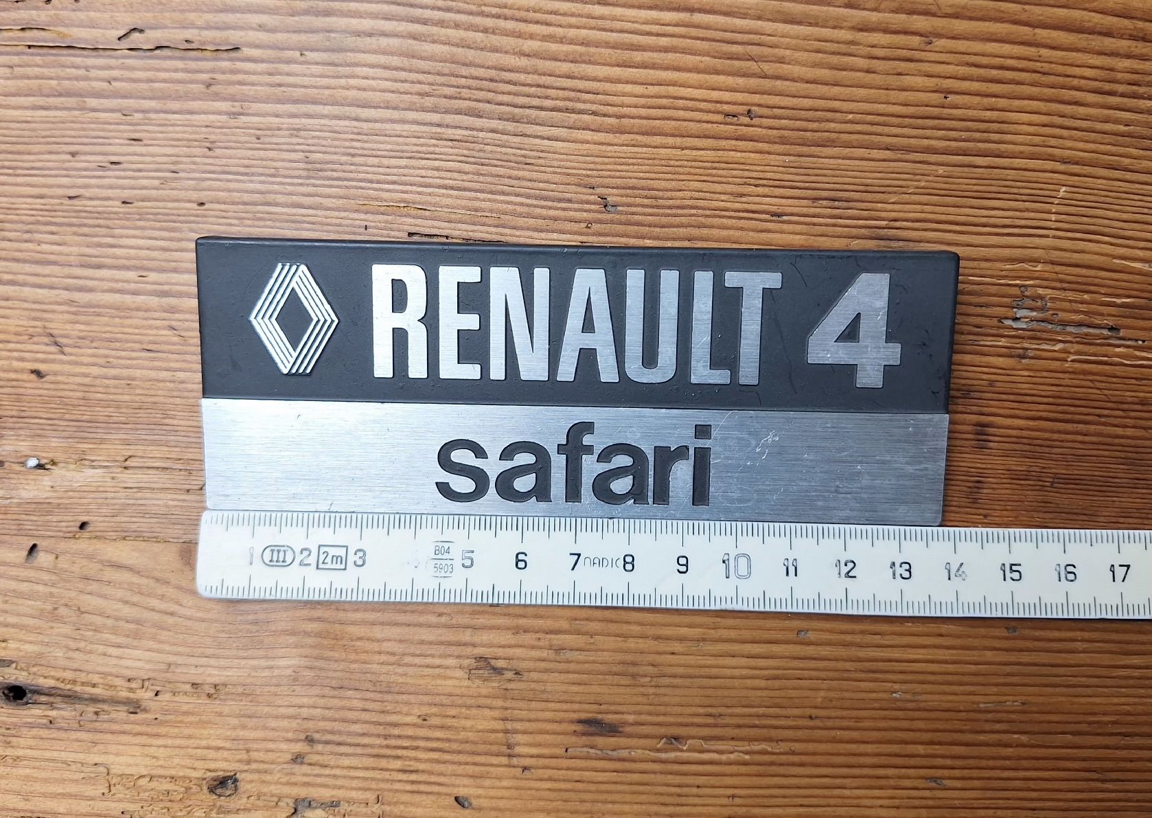 Renault Tutti pezzi di ricambio auto: Renault 4 Safari Embleme – Usato da Triesen venduto da BLACKSHEEP75 1