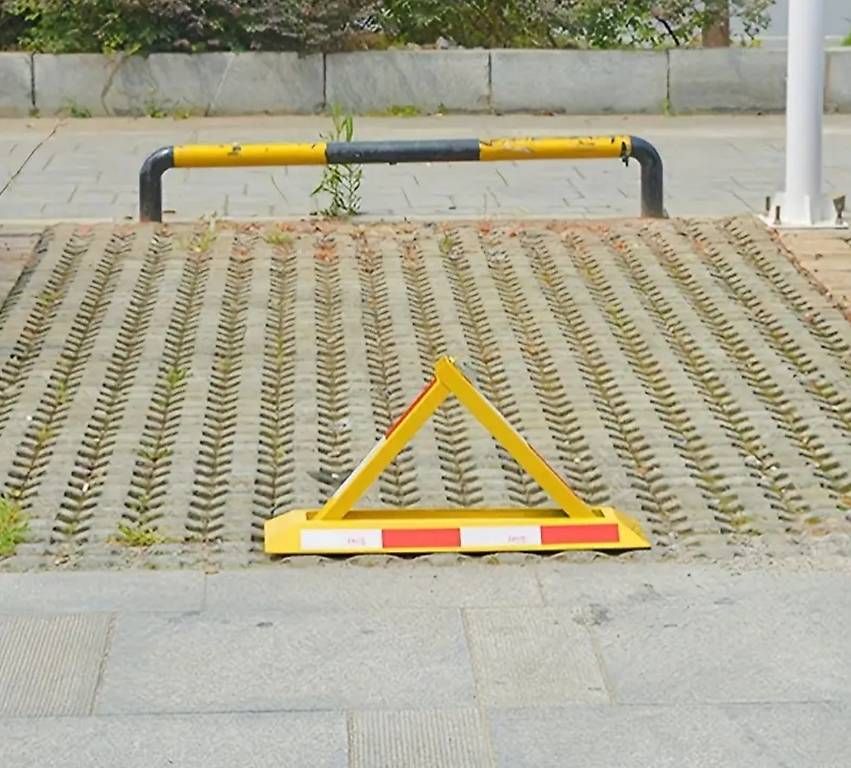 Lucchetti: Parkplatzsperre (Neu) – Usato da Grenchen venduto da cuc_8mdr 1