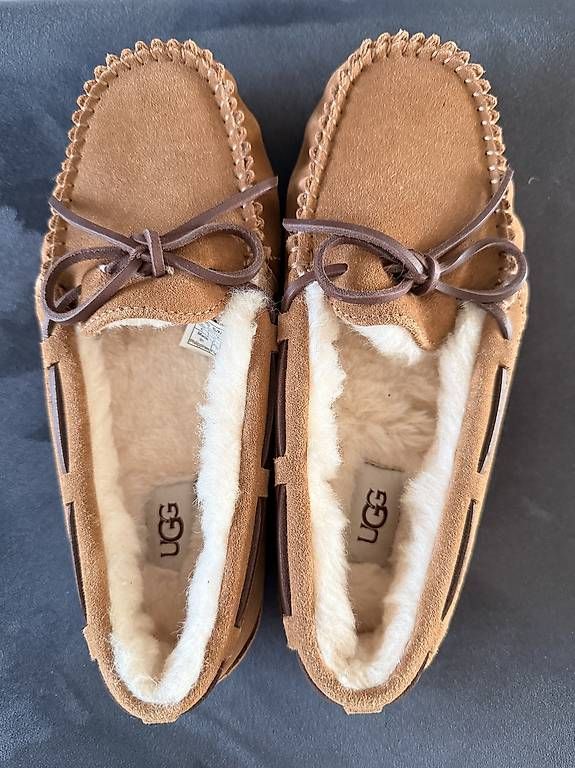 Scarpe da donna: UGG Hausschuhe – Usato da Schenkon venduto da swiddy