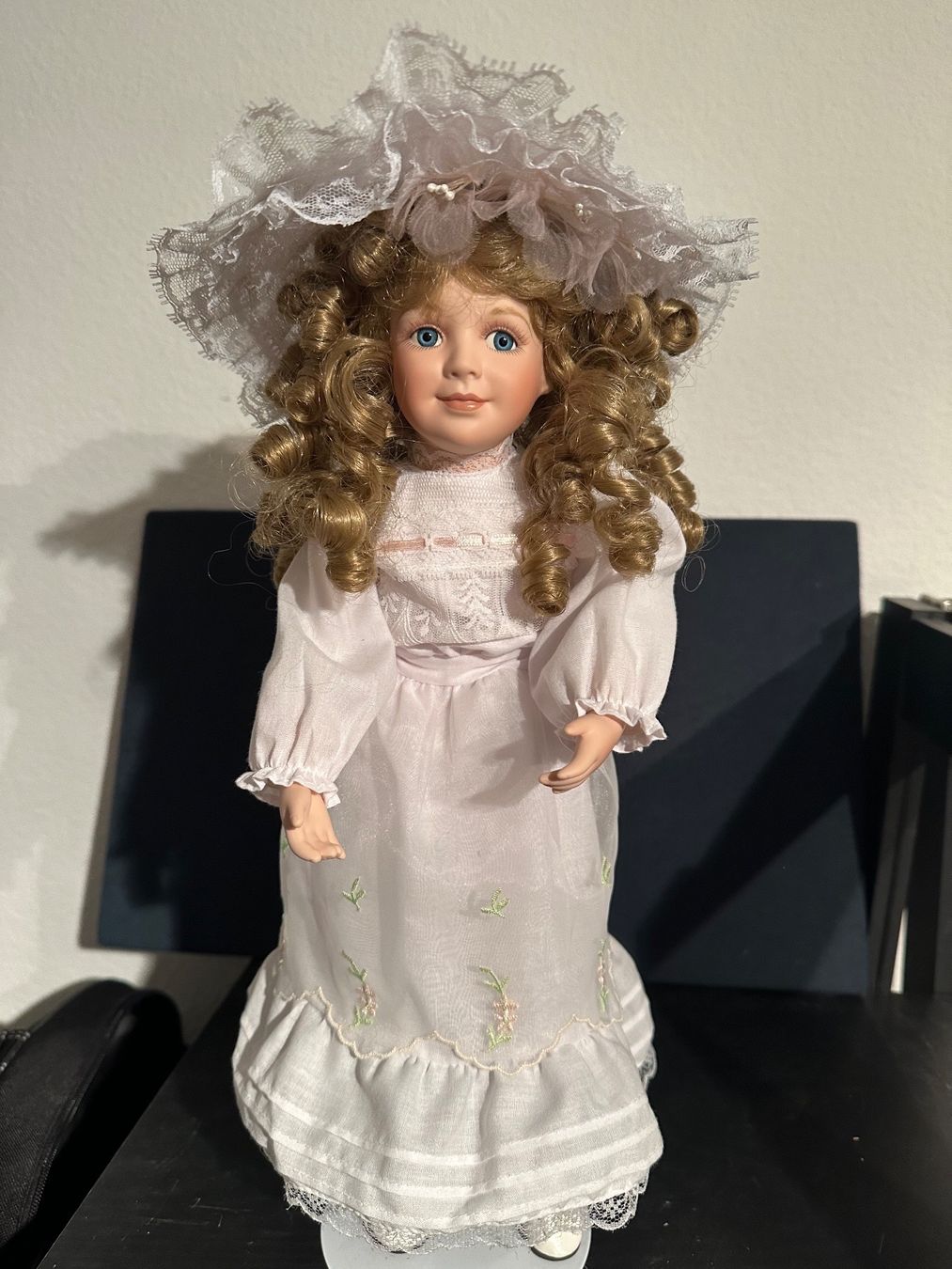 Puppen: Schöne Puppe aus der Asthon Drake Collection – Gebraucht aus Therwil von jas_vpt8 1