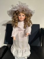 Schöne Puppe aus der Asthon Drake Collection