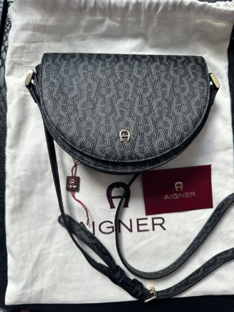 Aigner Umhängetasche  /grau mit Logo-Muster, neu