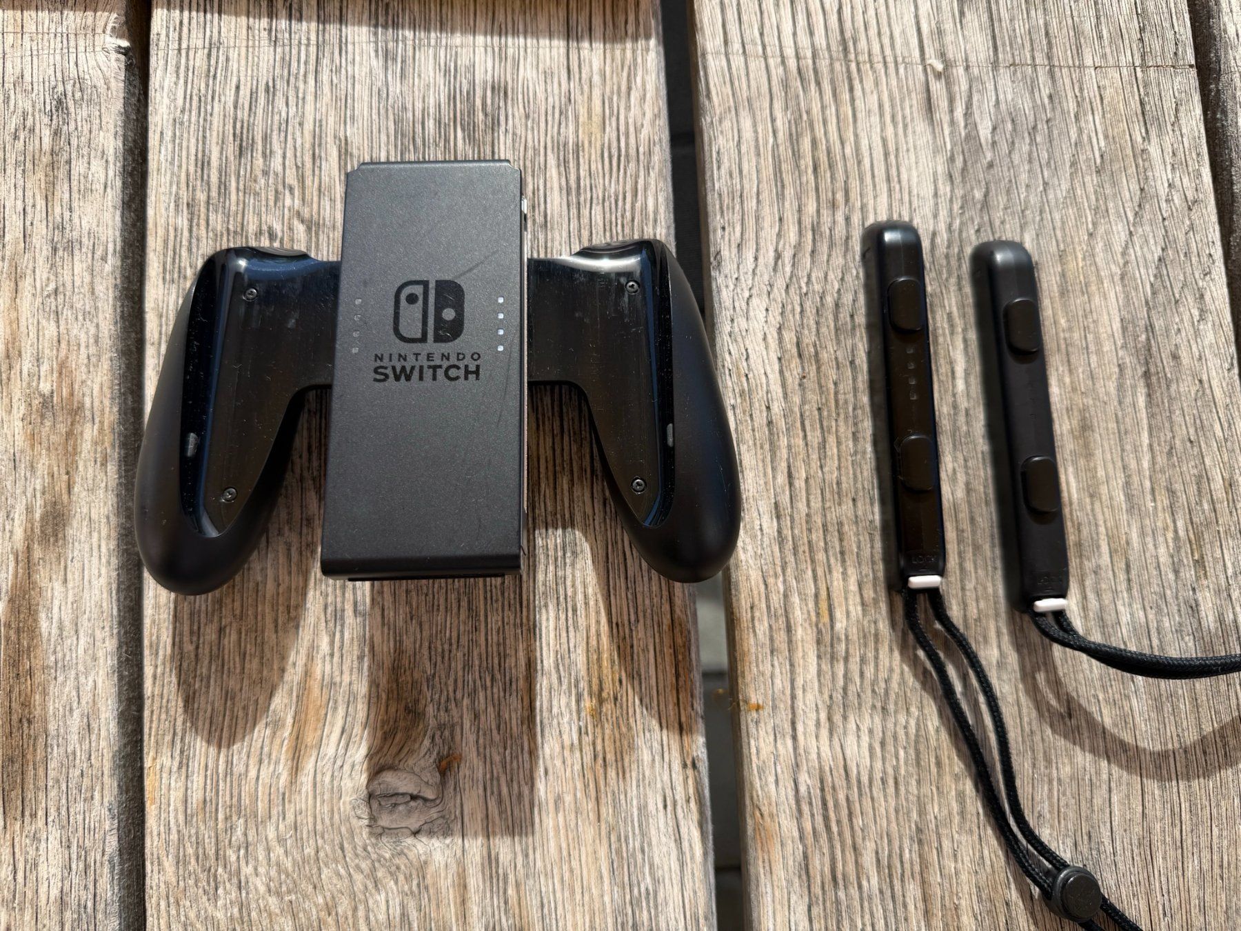 Nintendo Console: Nintendo Switch Neon komplett + Starter Kit + Bluetooth – Usato da Zetzwil venduto da gent1974 7