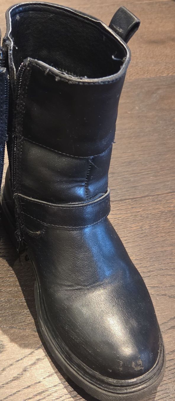 Schuhe für Mädchen: Schwarze Stiefel Grösse 30 gebraucht – Gebraucht aus Glattpark(Opfikon) von mammut66