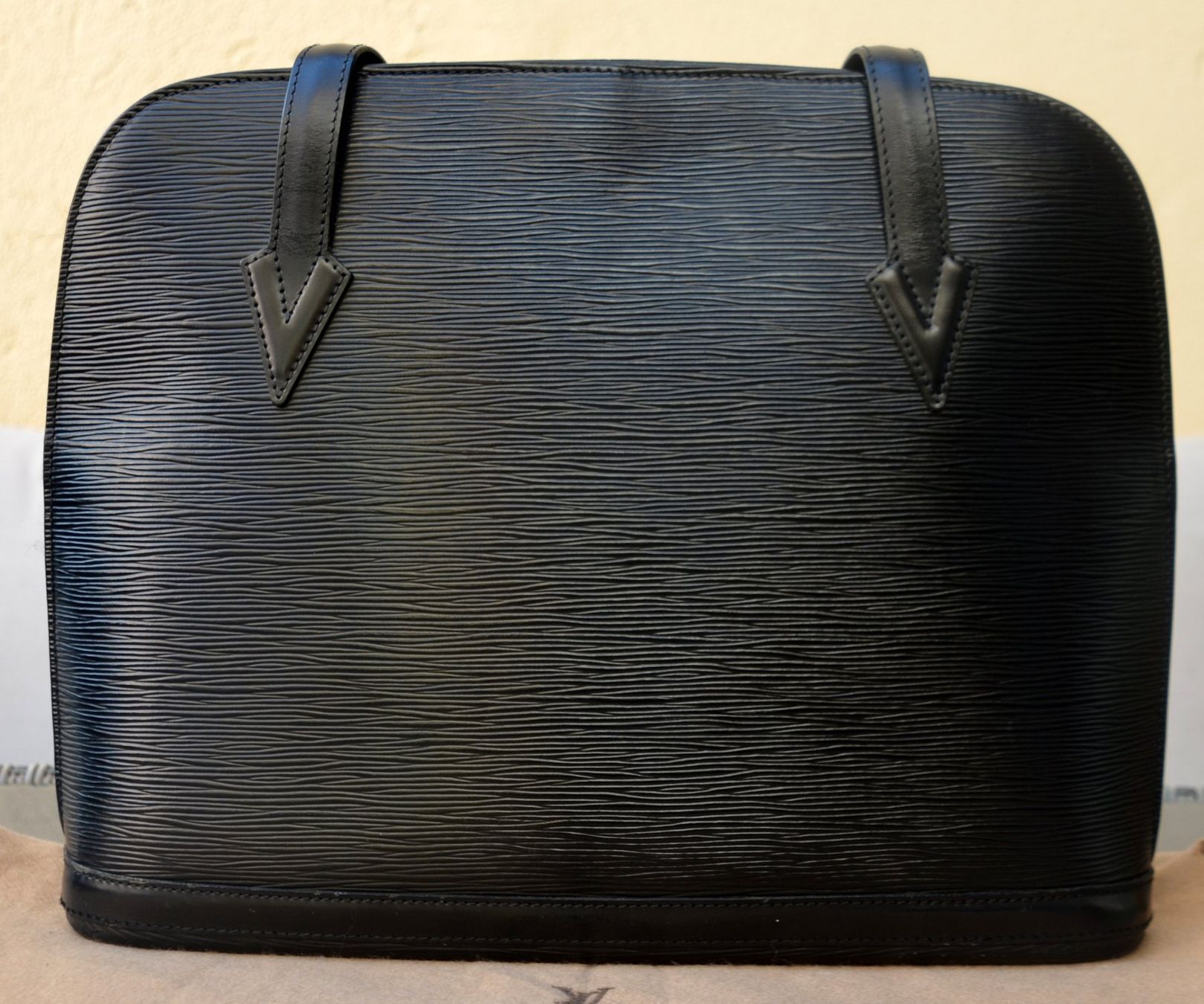 Louis Vuitton Taschen für Damen: Louis Vuitton Lussac Tasche / sac – Gebraucht aus Collonges von Auganien 5