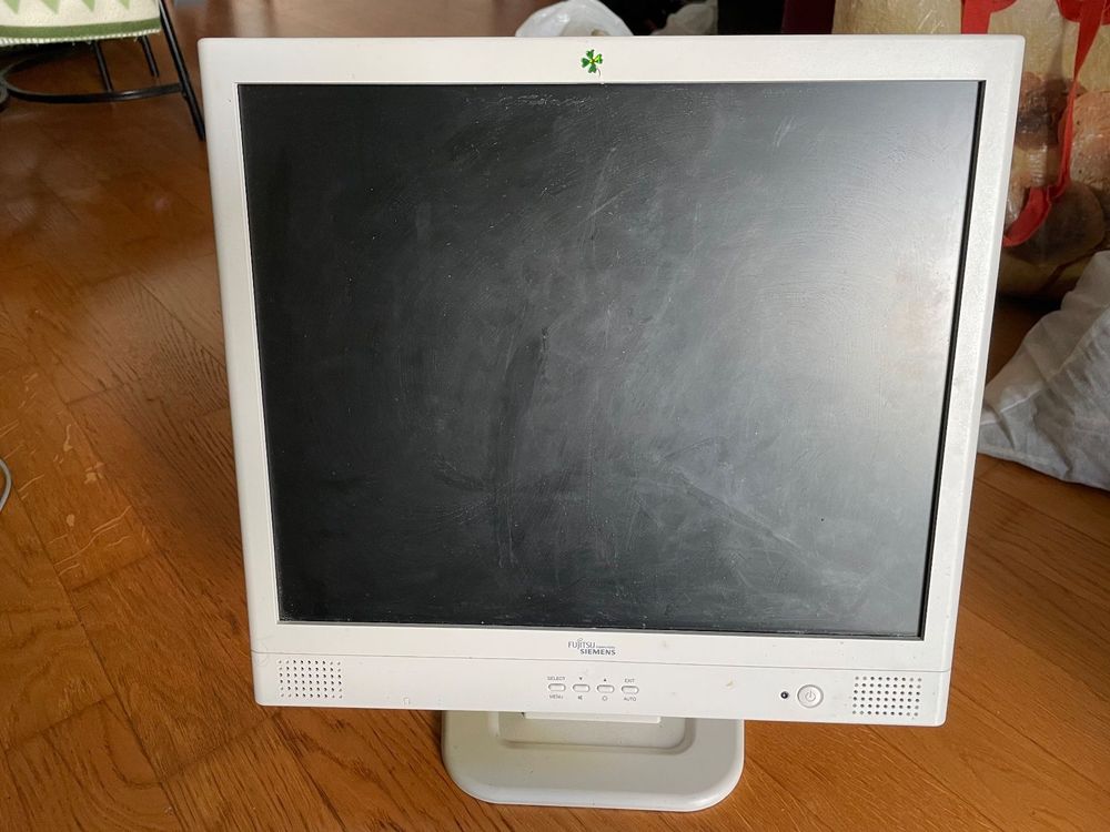 Monitor Fujitsu Siemens (Defekt) in Zürich für CHF 1 – nur Abholung auf ...