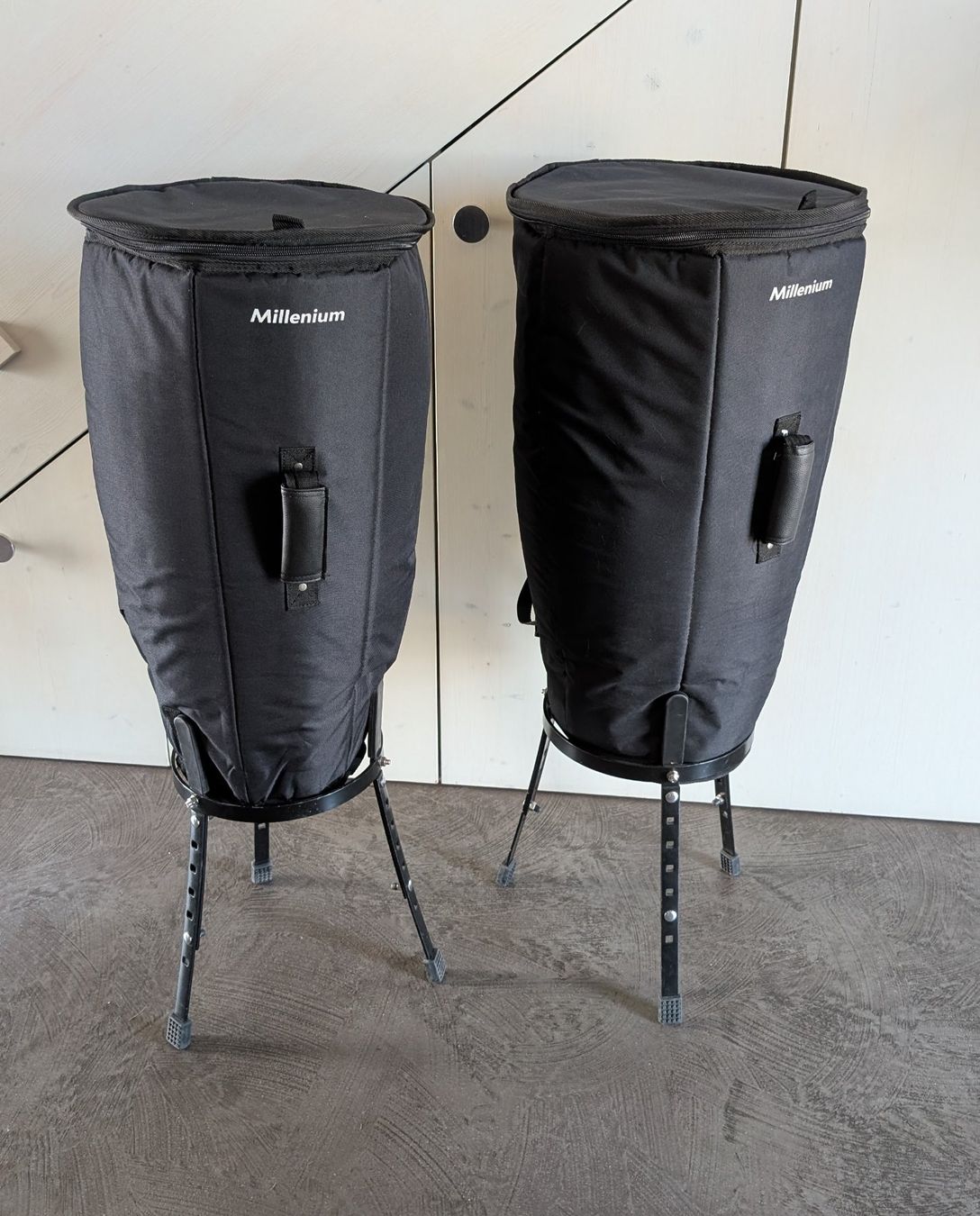 Instruments de musique: Paire de Congas Millenium + Pieds + Housses de transport – D'occasion à Bofflens par bey_27x9 3