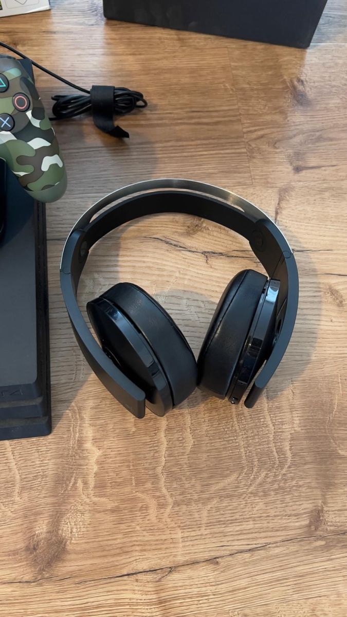 Sony Console: PlayStation 4 Pro 1TB mit Zubehör – Usato da Stein AG venduto da isi_R35 3