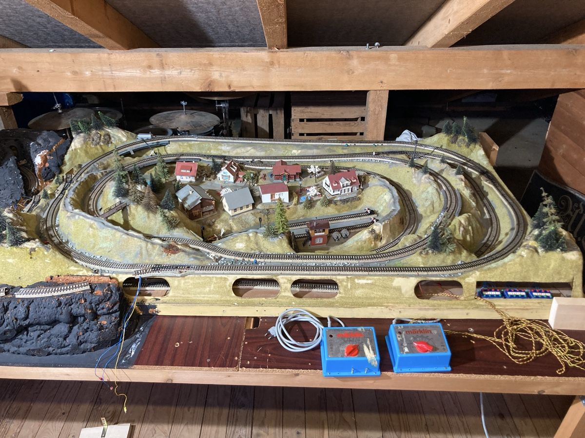 Märklin Modelleisenbahnen: Märklin Modelleisenbahn Spur H0 – Defekt aus Ruswil von Ebwidi 8