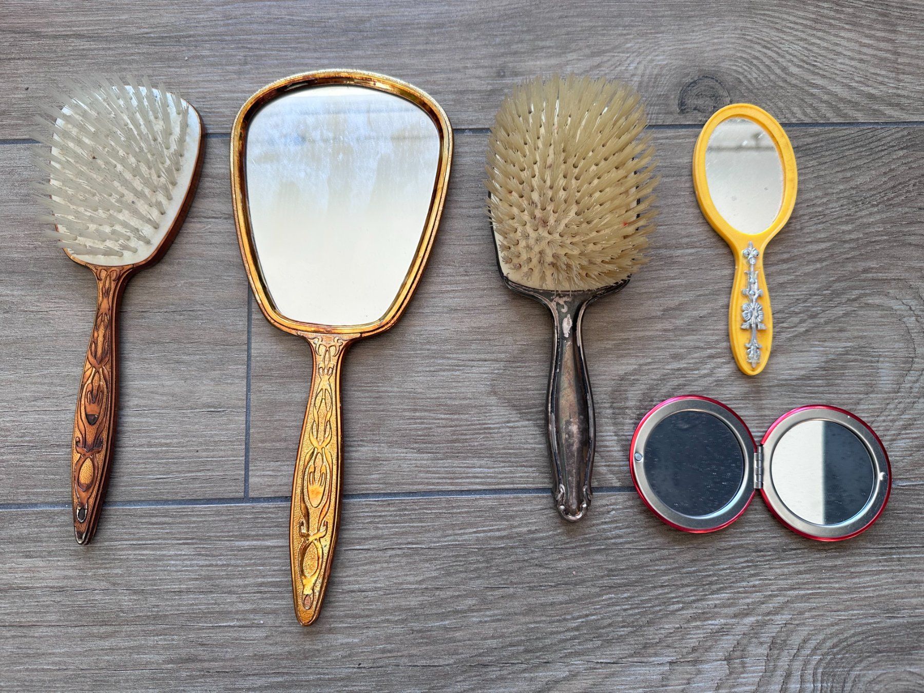 Altro per la cura dei capelli: Lot de brosses et miroirs – Usato da Châtillon FR venduto da Karine1453 1