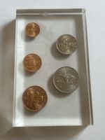 Münzsammlung in Acryl, Grossbritannien, 5 Pennies(S40)