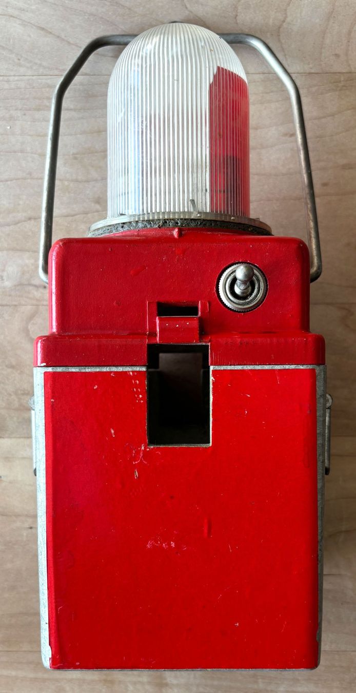 Lampade: Baustellenlampe, rot, LE CARBONE, antik – Usato da Füllinsdorf venduto da Bubnik 2