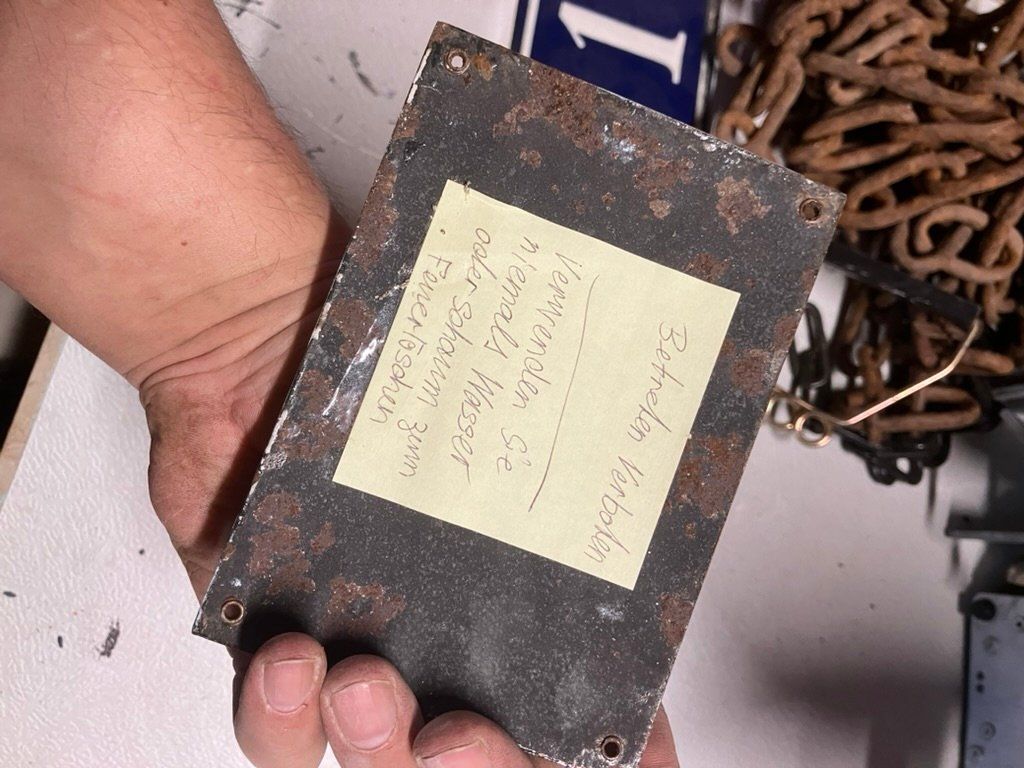 Insegne: pla que en émail – Usato da Mervelier venduto da Arebetez 2