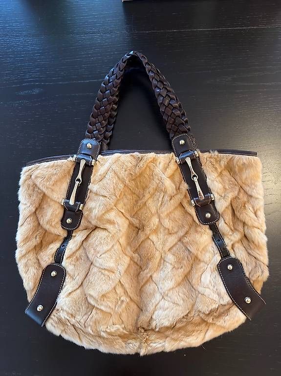 Sacs femmes: Gucci Pelham Tote  Fourrure de lapin  Authentique – D'occasion à Petit-Lancy par fer_w6fg 5