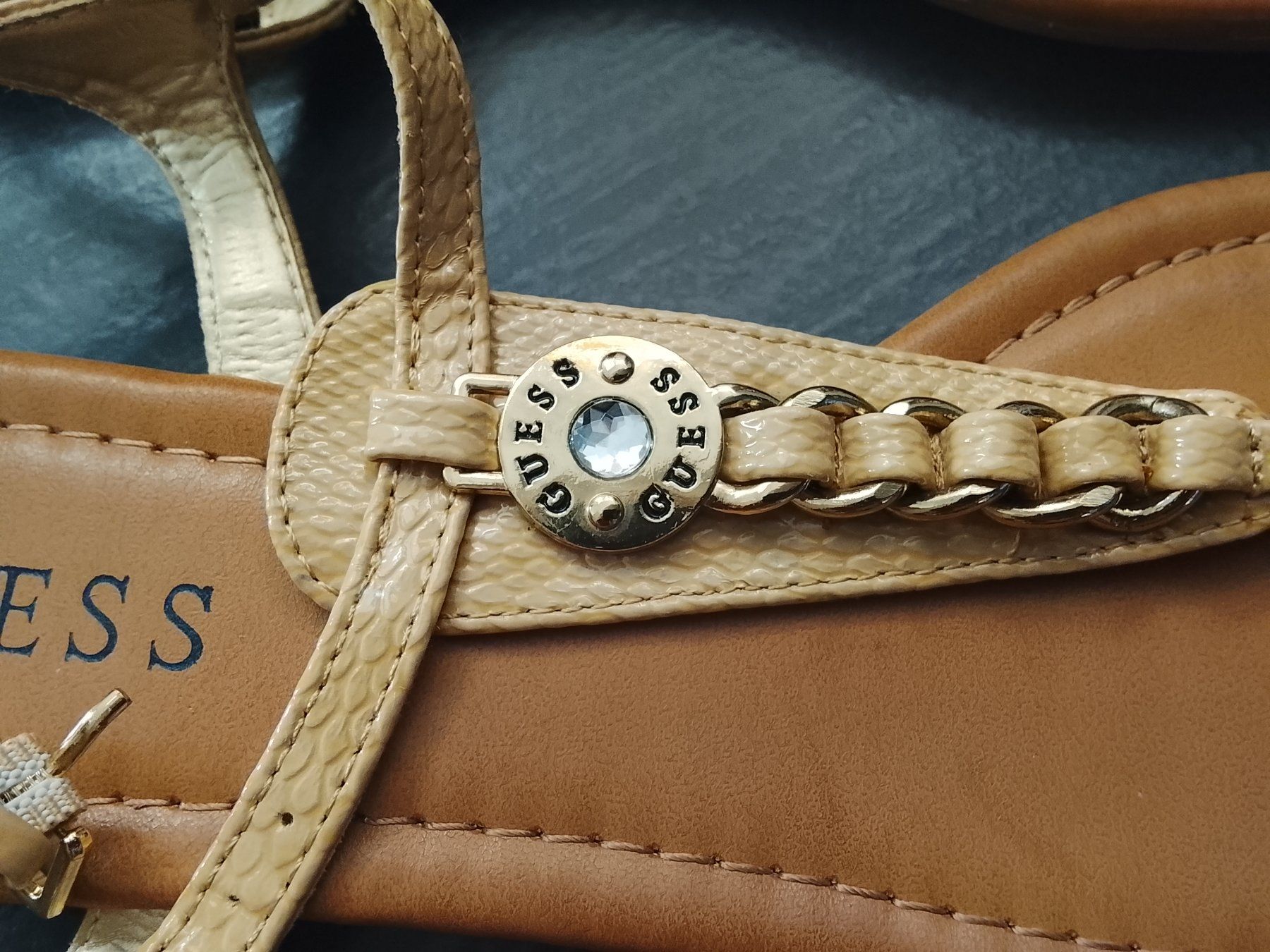 Guess Chaussures femmes: Sandales Guess, neuves, taille 39 – D'occasion à Chavornay par didou2009 3