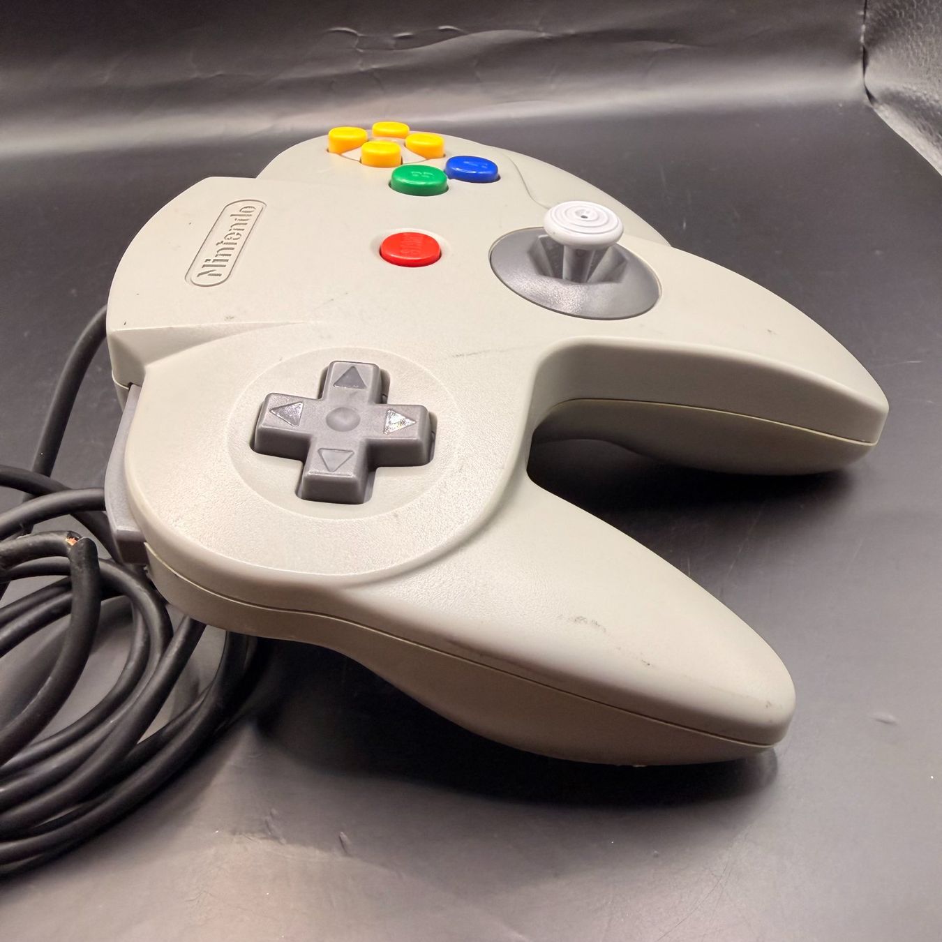 Nintendo Controller: Nintendo 64 Controller Grau – Kabel beschädigt – Usato da Düdingen venduto da Nerdworld 3