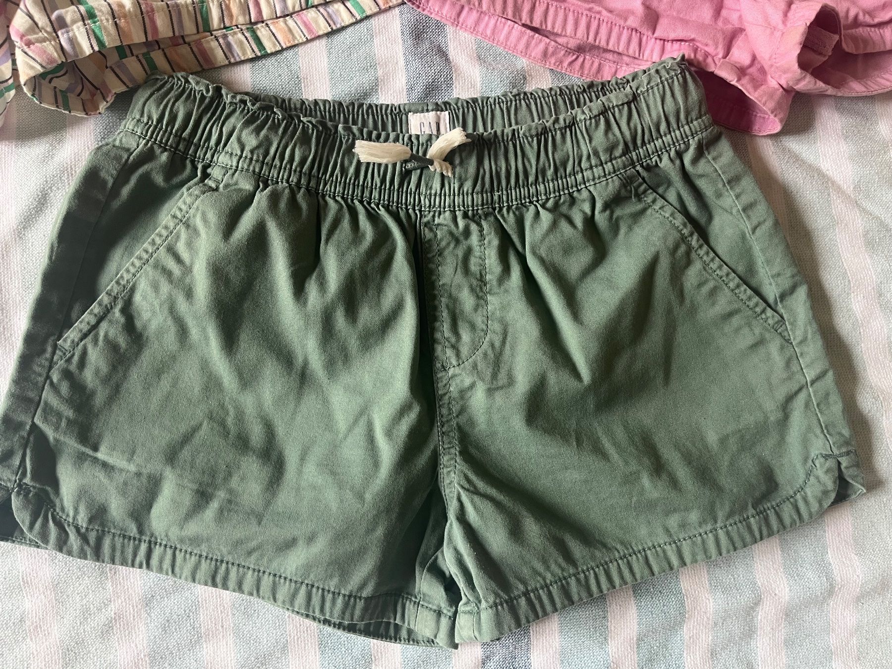 Gap Lotti & Set di vestiti: Set of three GAP shorts - age 8 – Usato da Genève venduto da dmt_y25y 3