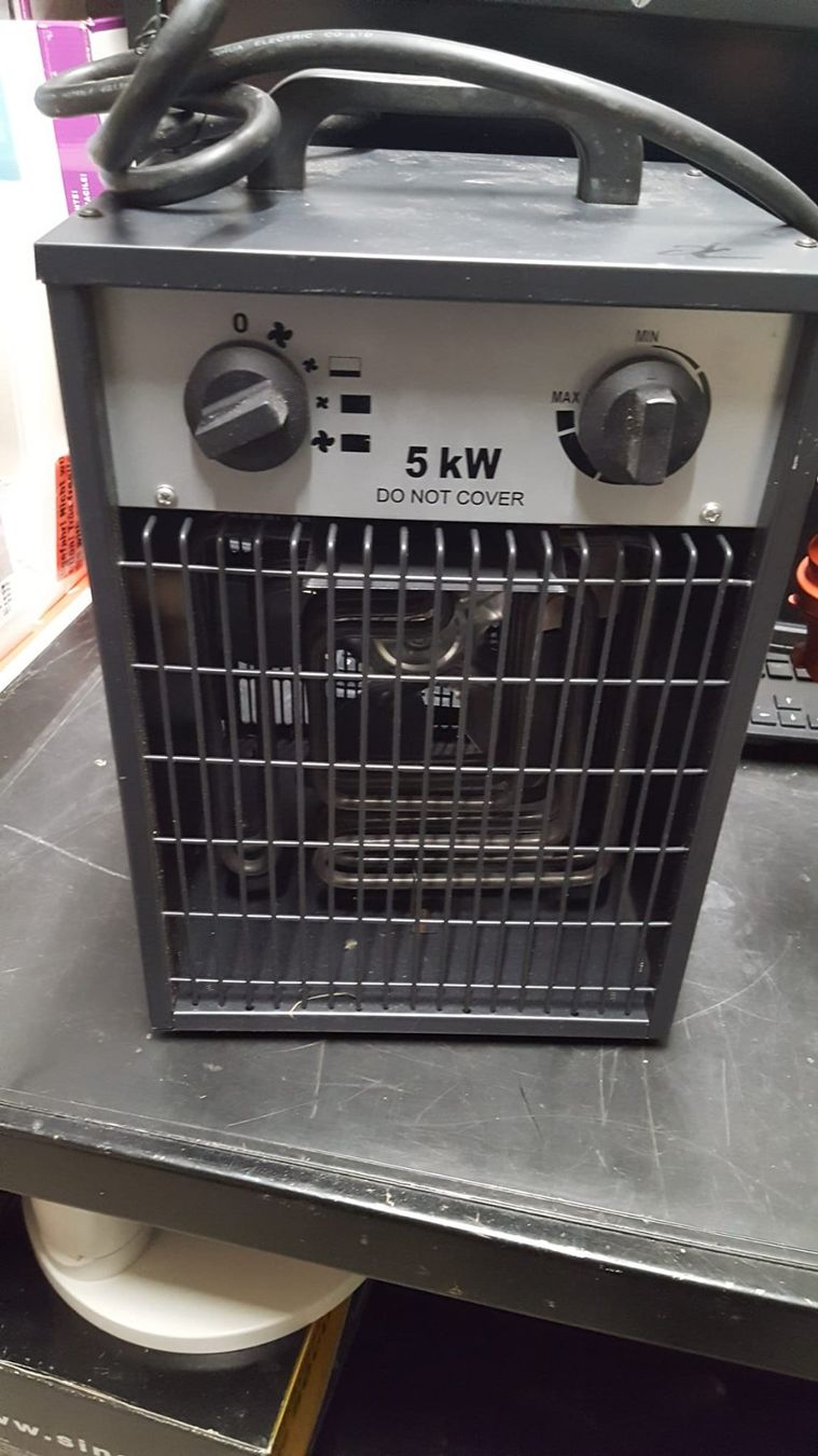 Radiatori: Eletroheizgerät/Heizlüfter 5kW – Nuovo (secondo la descrizione) da Dübendorf venduto da msusak