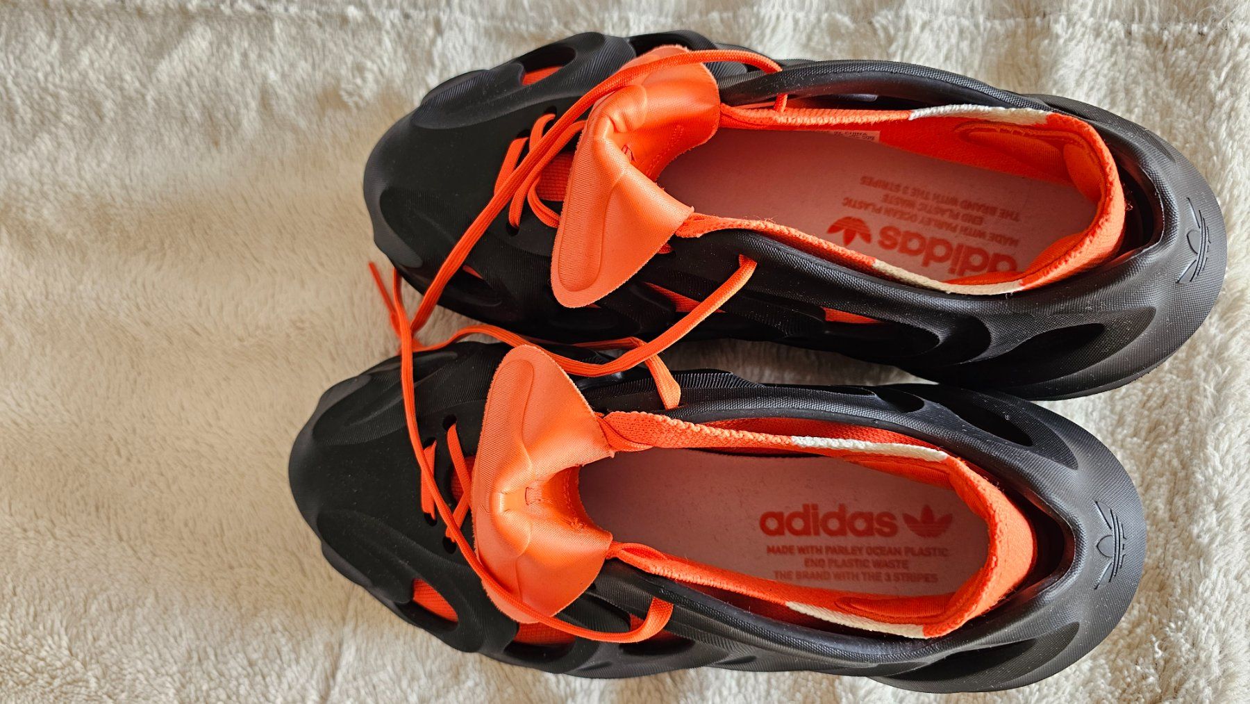 Scarpe da uomo: Adidas Yeezy Foam Runner Schwarz Orange – Nuovo (secondo la descrizione) da Inwil venduto da mir_q8gf 2
