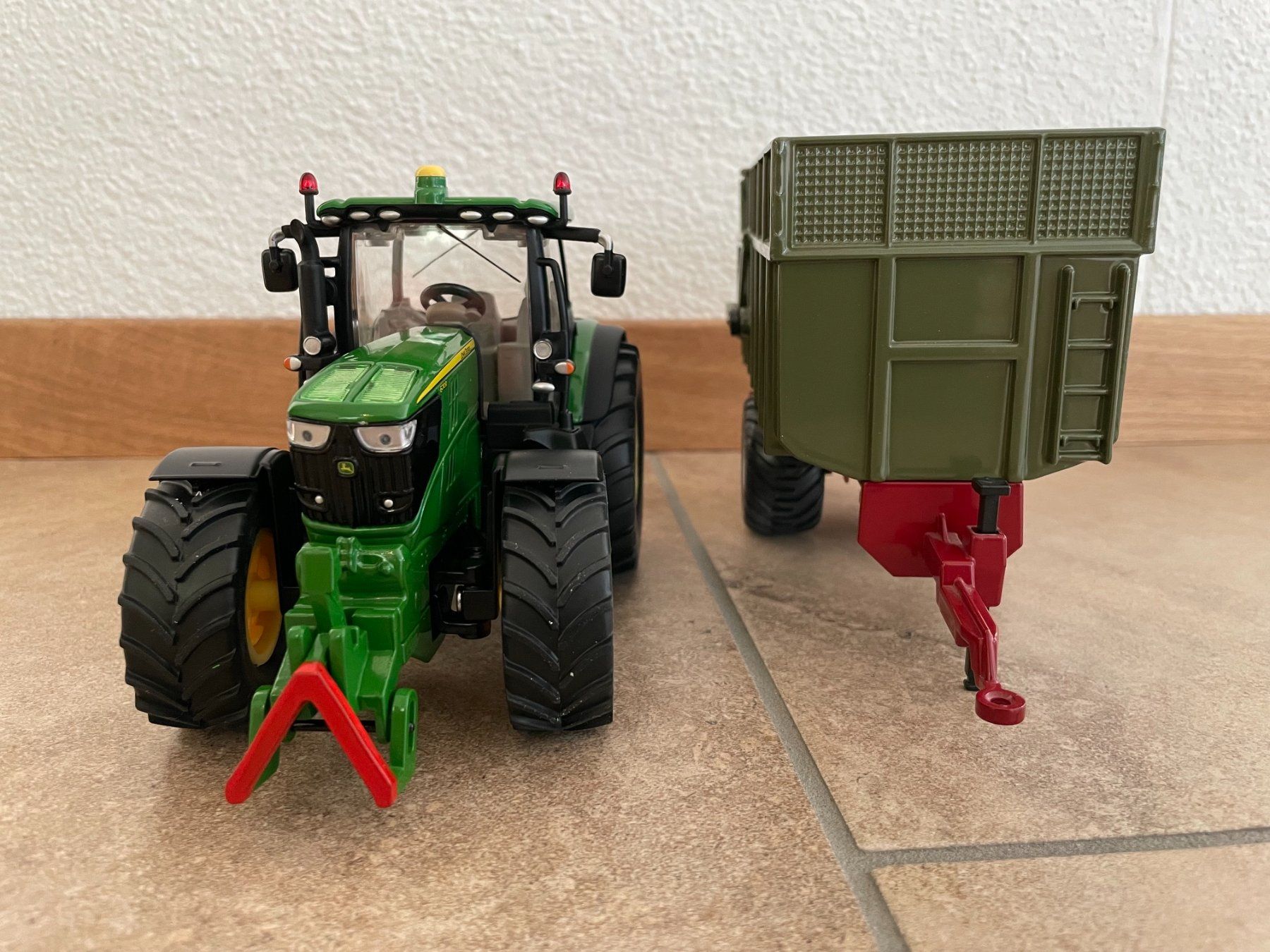 John Deere Trattori: SIKU John Deere 6210R mit Fortuna – Nuovo e nell'imballaggio originale da Kreuzlingen venduto da Stefan1150 1