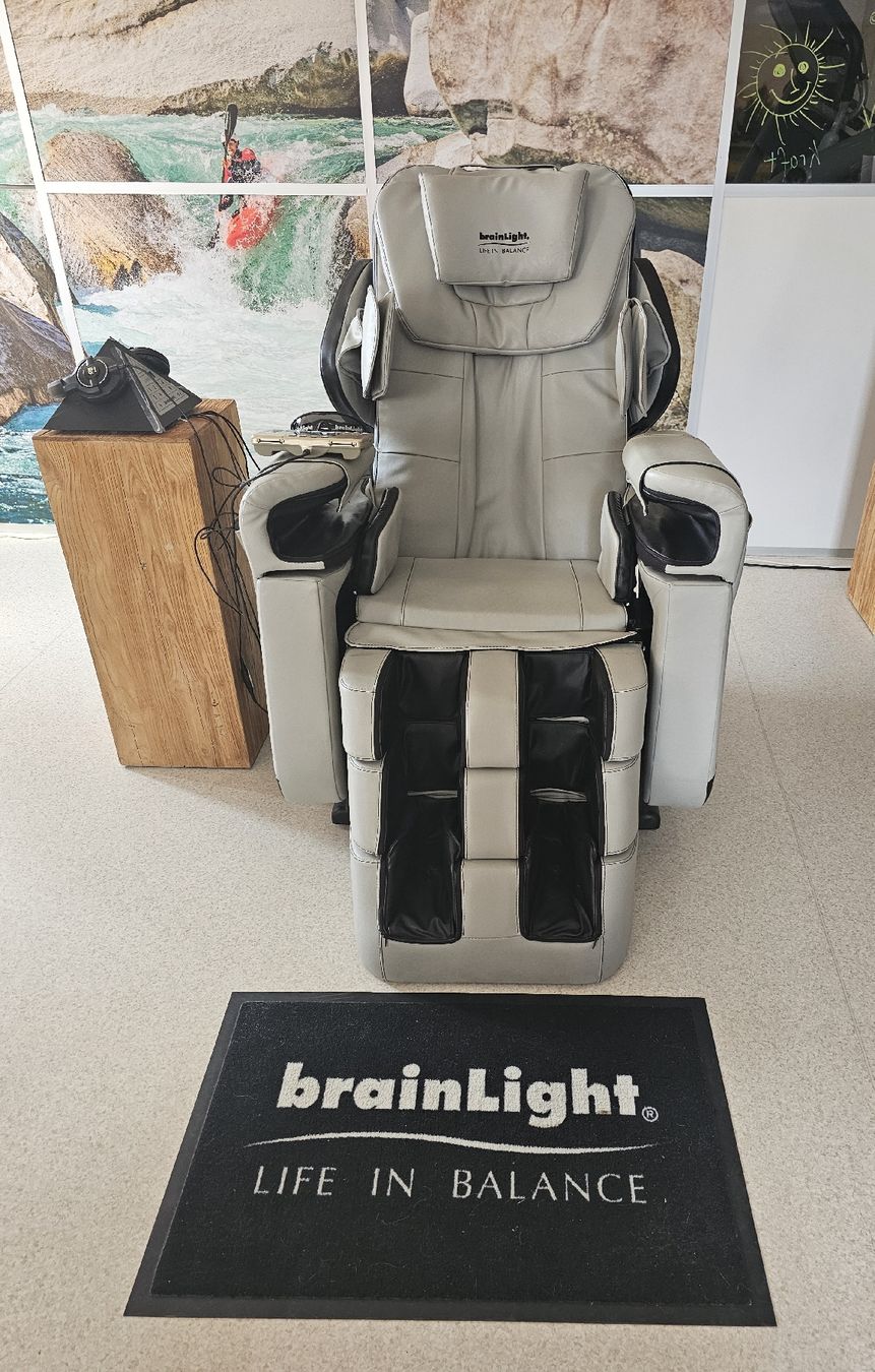 Sessel: BrainLight Massagesessel mit Brille und Kopfhörern gebraucht – Gebraucht aus Galmiz von bea_hff8 1