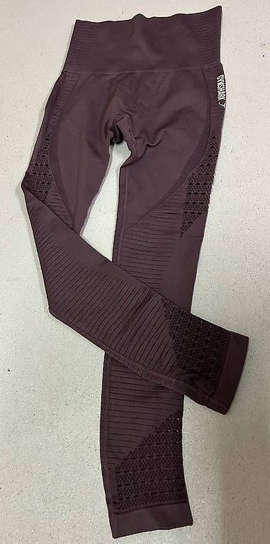Pantalons: Sporthose – D'occasion à Schwerzenbach par nic_zt5r