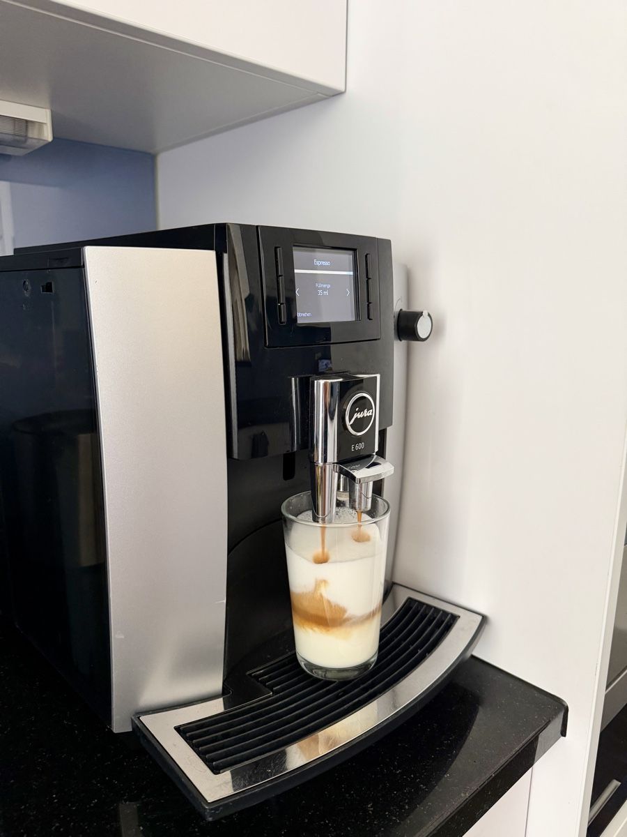 Jura Macchine per caffè & Macchine per espresso: Jura E600 Kaffeevollautomat – Usato da Zürich venduto da Brummer1988