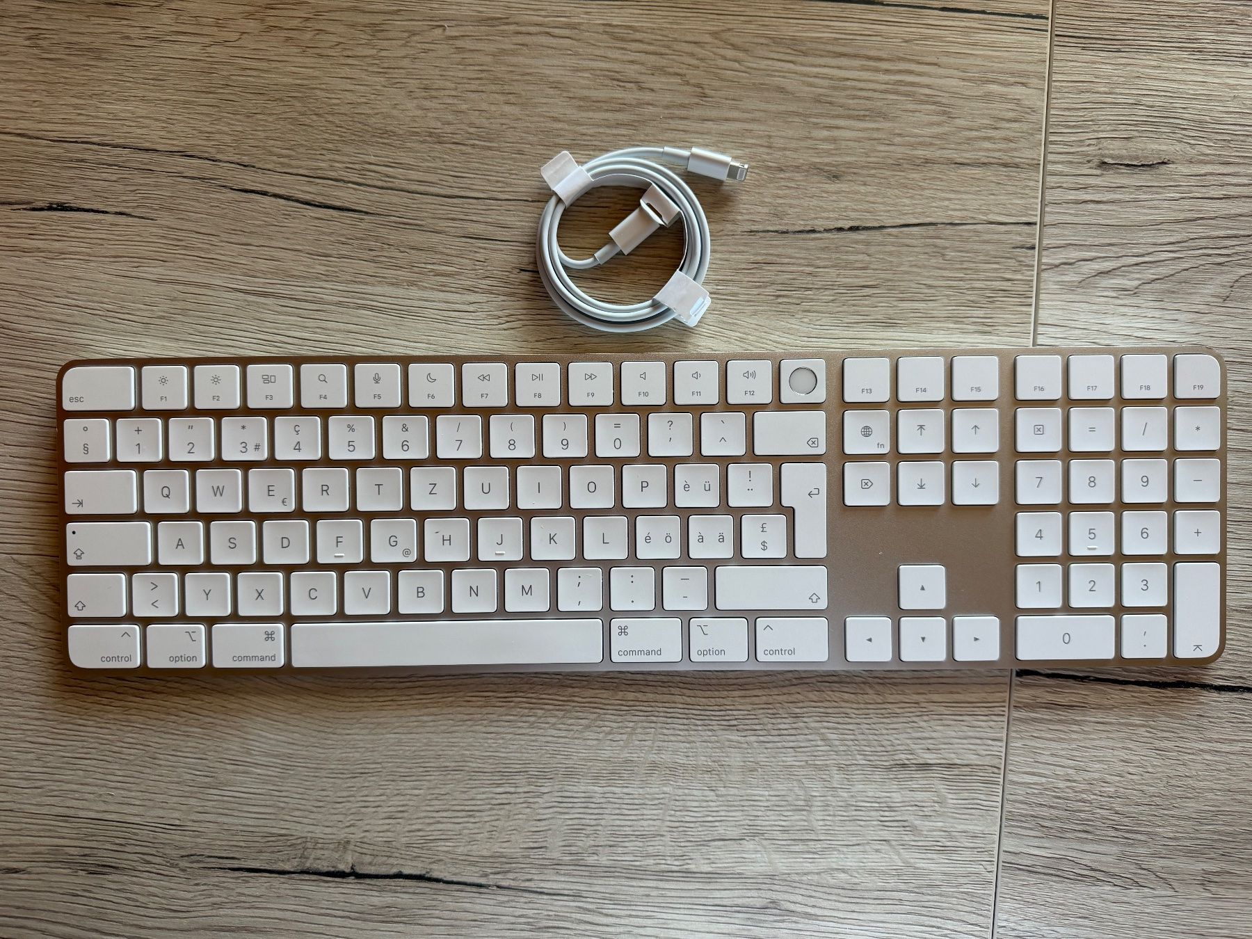 Apple Tastiere: Apple Clavier Magic avec Touch ID et pavé numérique 2024 – Usato da Marly venduto da may_j75b