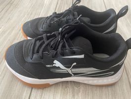 Puma Hallenschuhe schwarz Grösse 35 guter Zustand