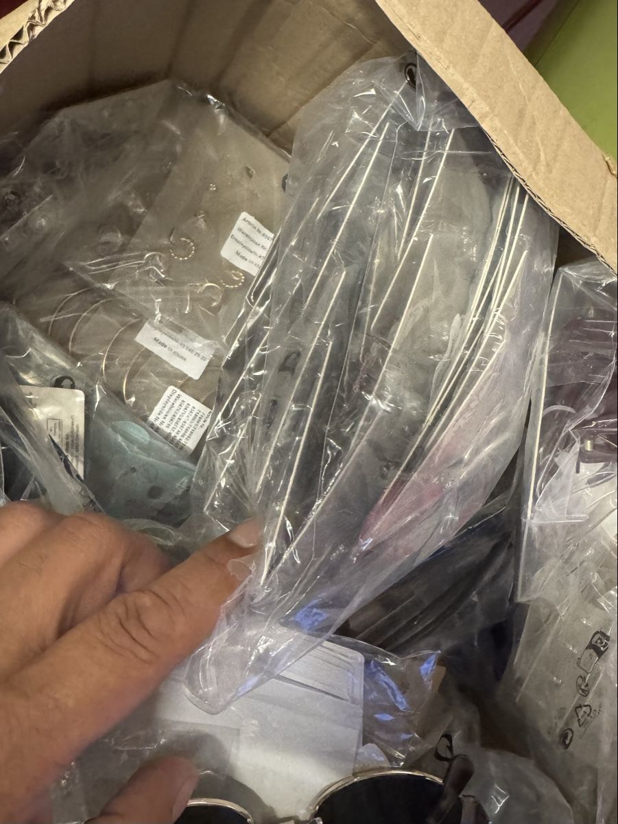 Altri gioielli: Lot Schmuck & Brillen neu voller Karton  – Nuovo (secondo la descrizione) da Schlieren venduto da Freundlich02 2