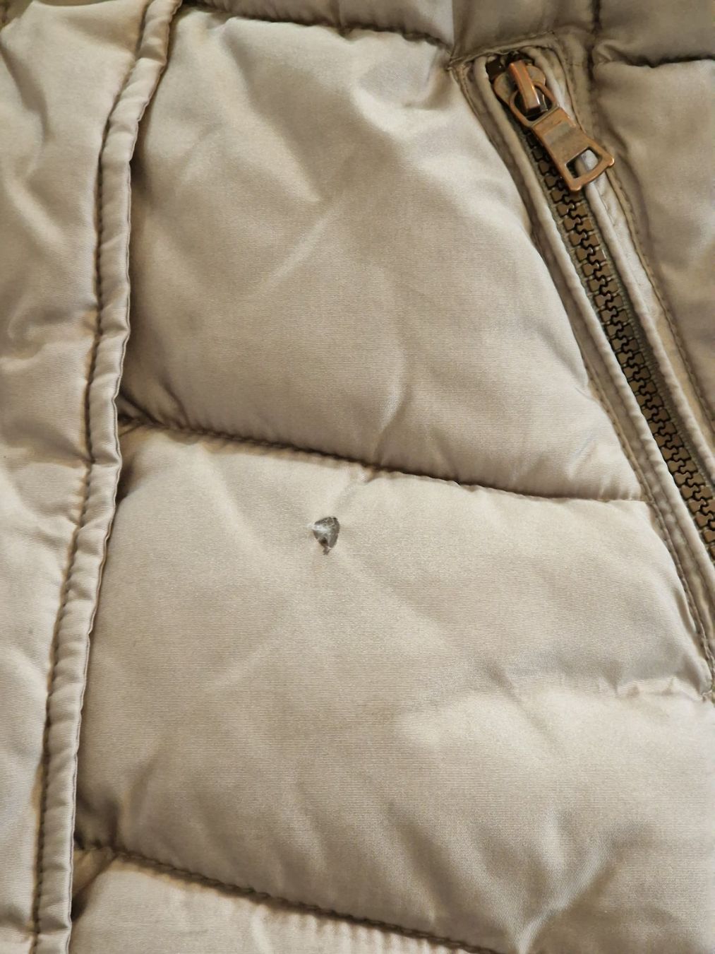 C&A Giacche & Cappotti: Crèmefarbene Winterjacke mit Kapuze, Grösse 170 – Usato da Greifensee venduto da Janali01 3