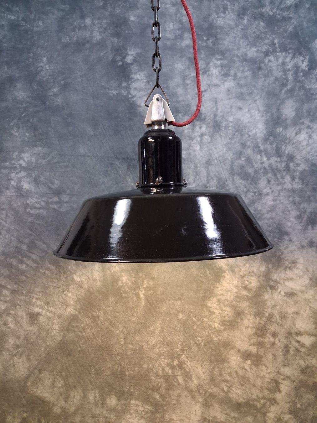 Lampade: Restaurierte alte Emaille Industrie Lampe – Usato da Winterthur venduto da lampenretter