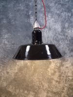 Restaurierte alte Emaille Industrie Lampe