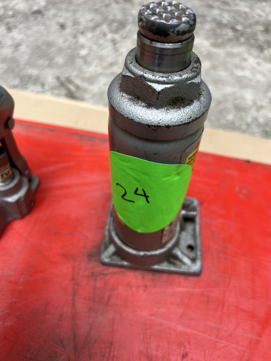 Tutti gli attrezzi: Hydraulik Heber 2 Stück  – Usato da Neuenhof venduto da Willi111 2
